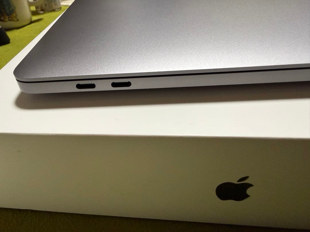MacBook Pro 2020 Corei5 256GB/メモリ16GB 本体