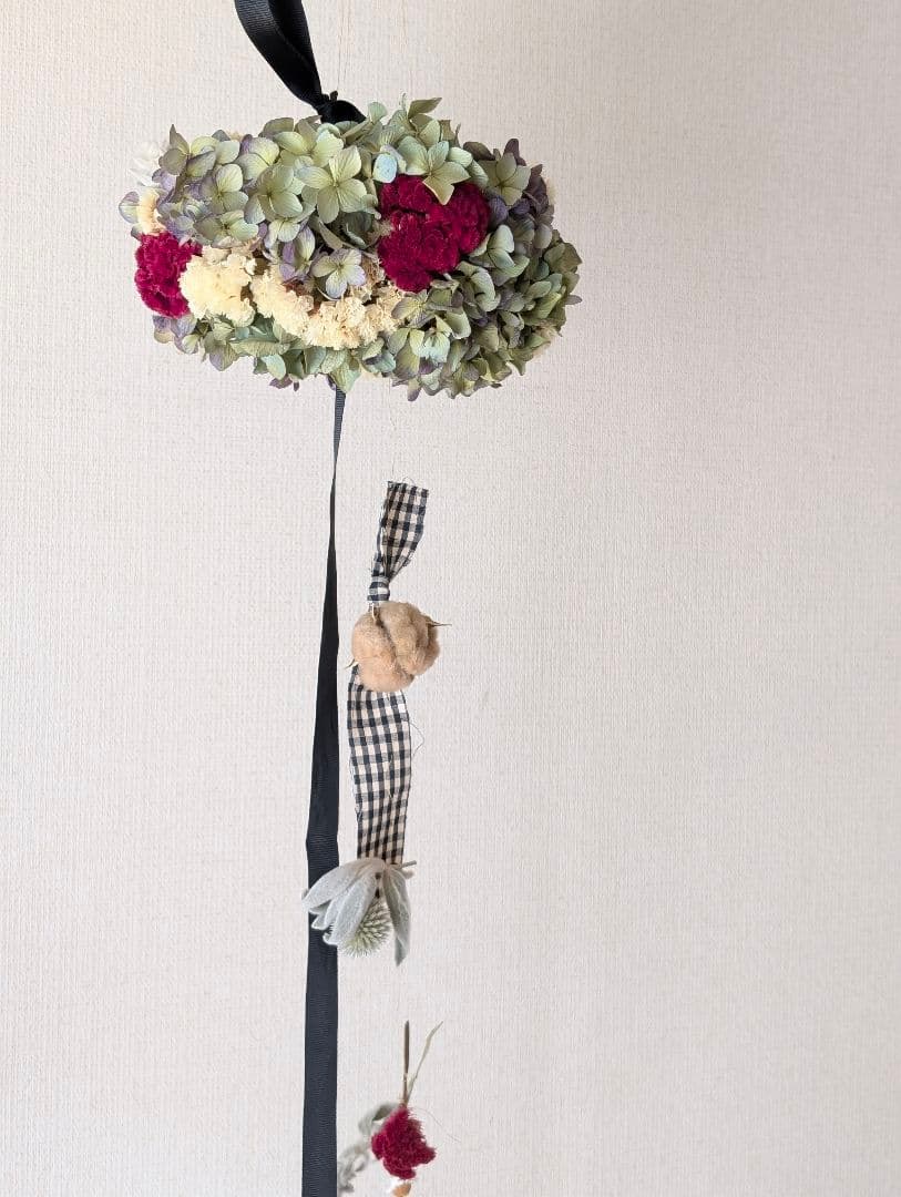 秋色紫陽花と鶏頭のフライングリース♡