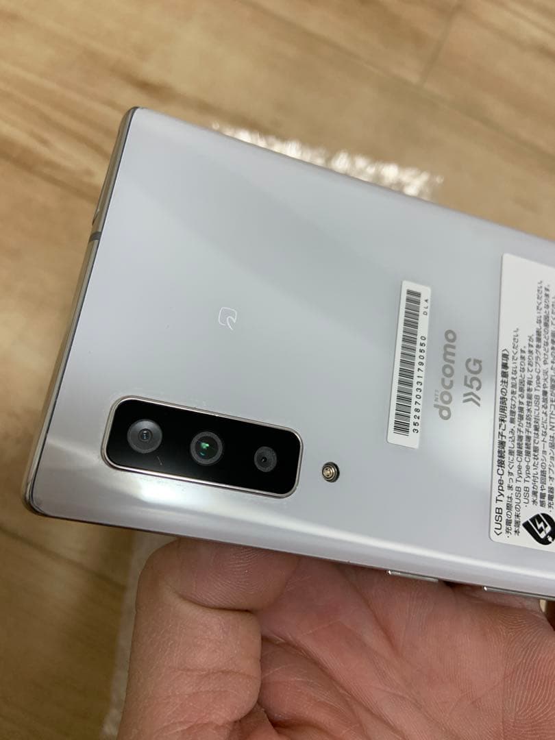 概ね美品　Arrows NX9 ホワイト　スマートフォン F-52A ドコモ