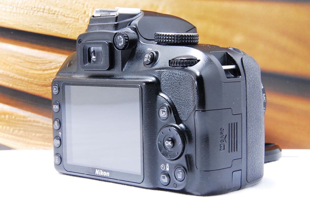 【初心者おすすめ】ニコン Nikon D3300 レンズキット VR II