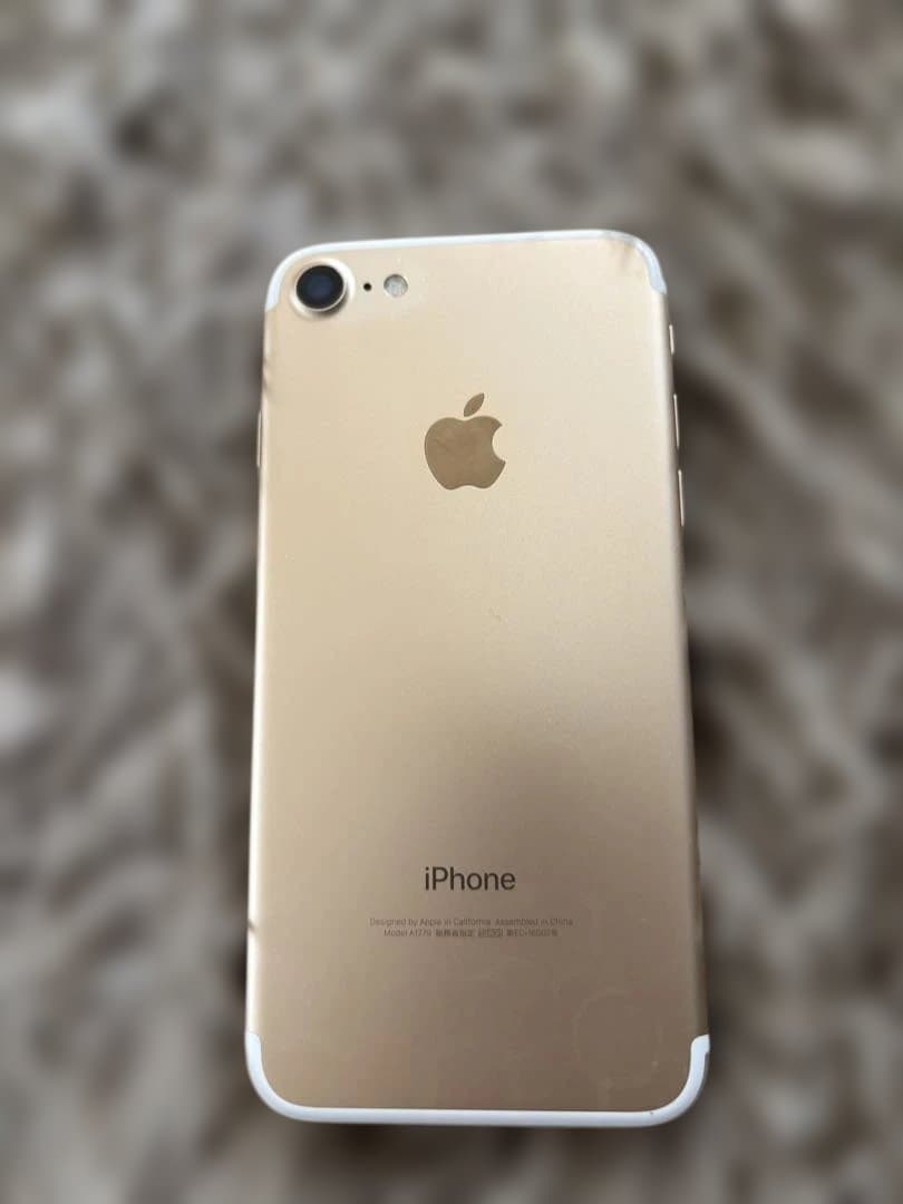 ジャンクApple iPhone 7 ゴールド 本体32GB