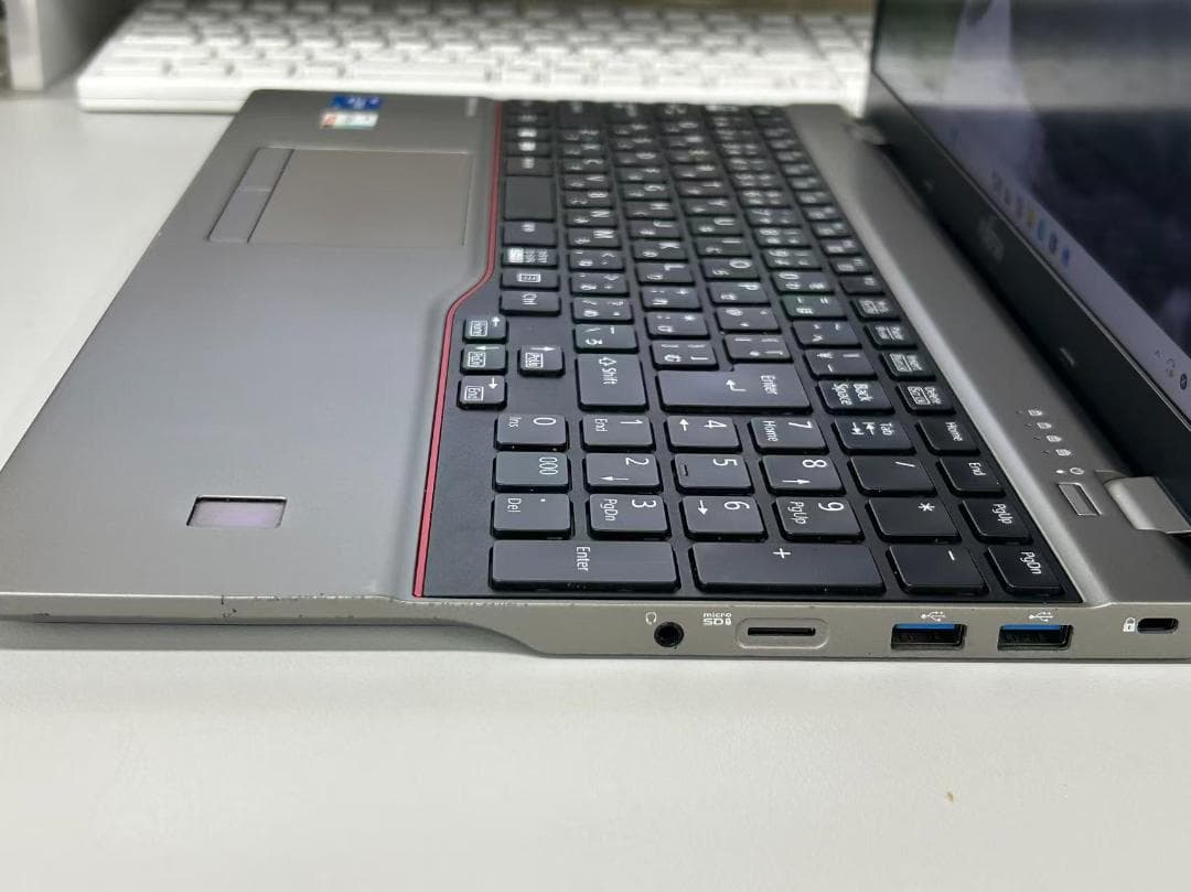 富士通ノートPC Windows11 i5-11世代 SSD オフィス付き