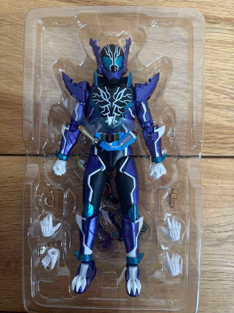 S.H.フィギュアーツ仮面ライダービルド　ローグ