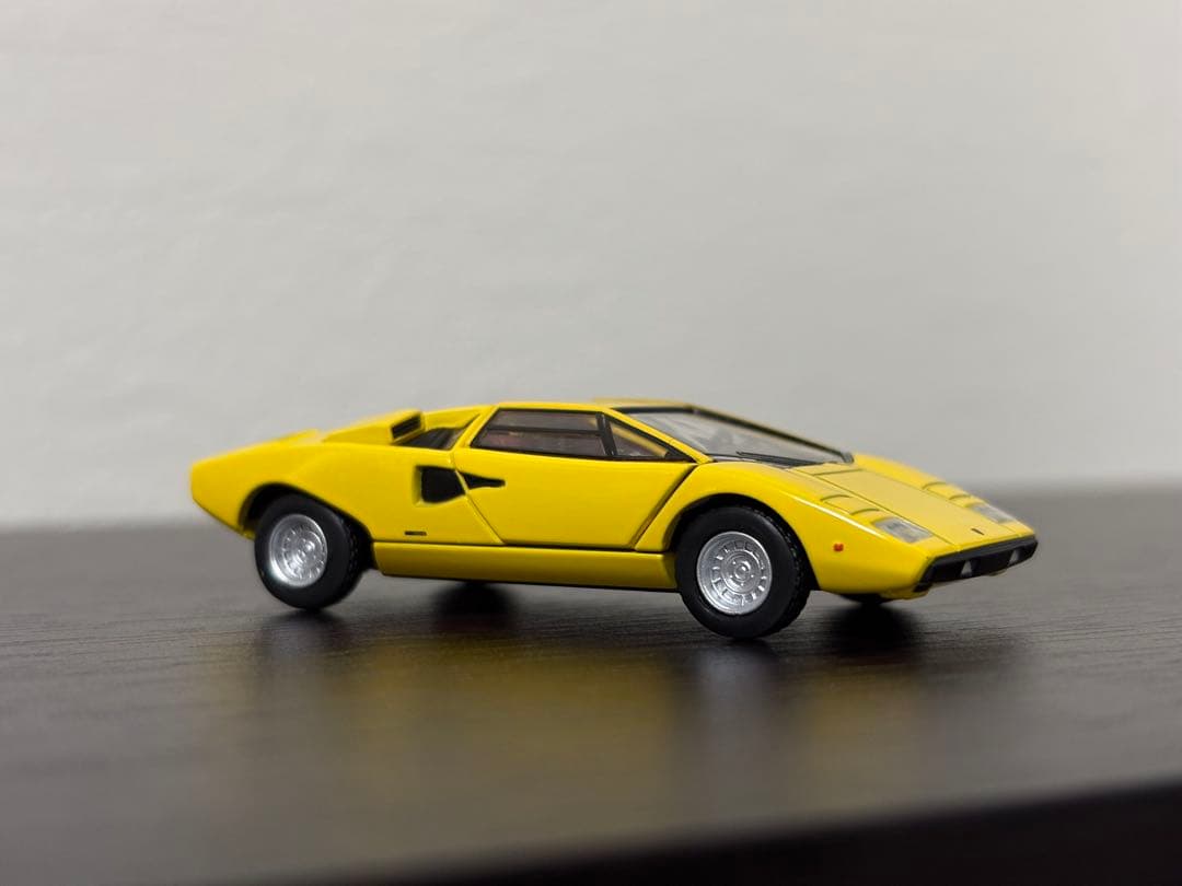 トミカリミテッドヴィンテージ ランボルギーニカウンタックLP400