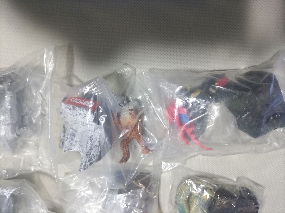 ウルトラ怪獣名鑑　未開封10体　 管理５
