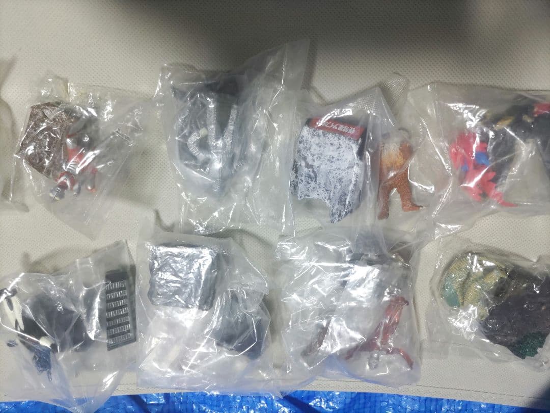 ウルトラ怪獣名鑑　未開封10体　 管理５