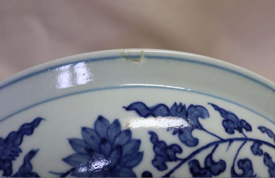 中国　大明青花染付大皿　蓮花鳥図 y704