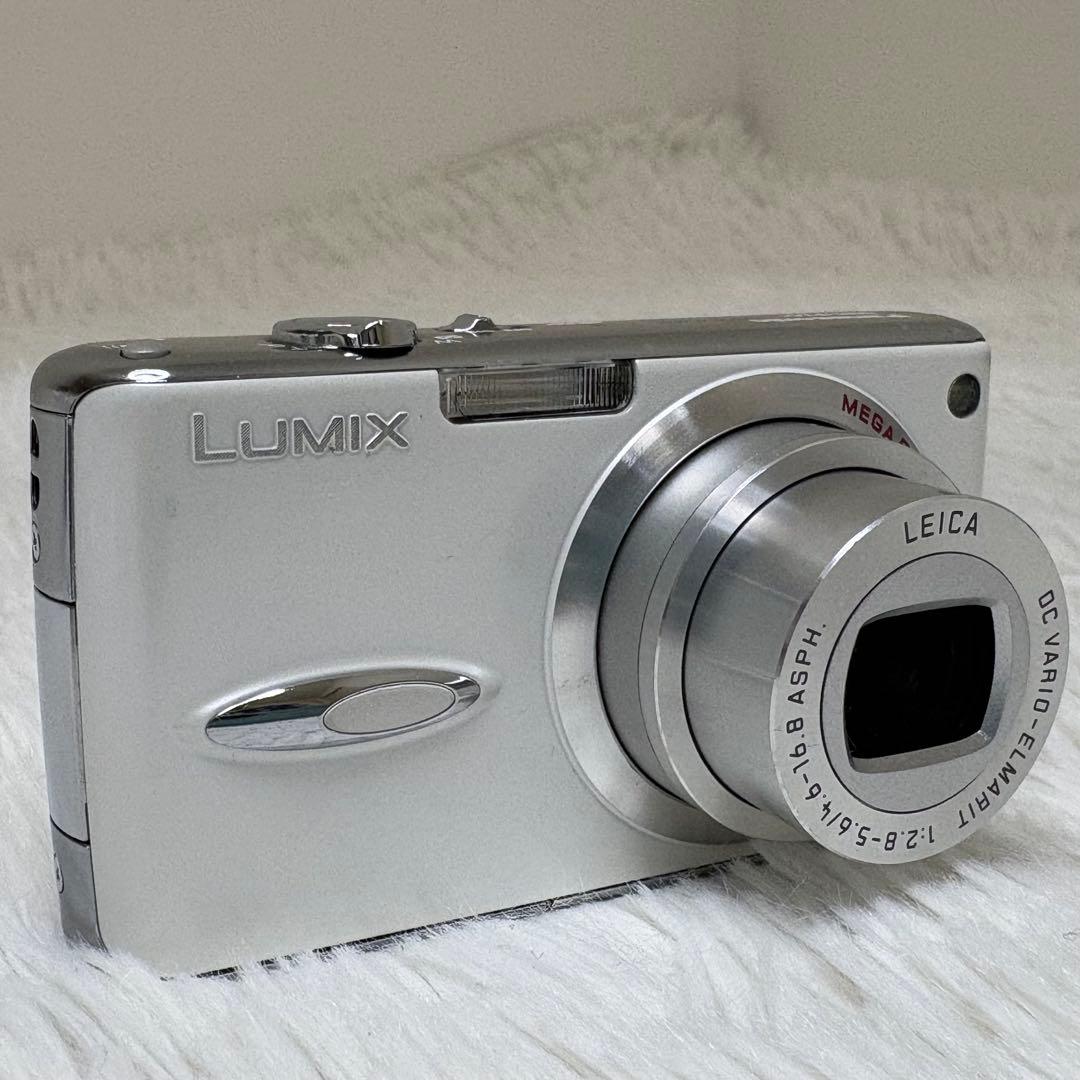 Panasonic カメラ　LUMIX DMC-FX01 ホワイト コンデジ