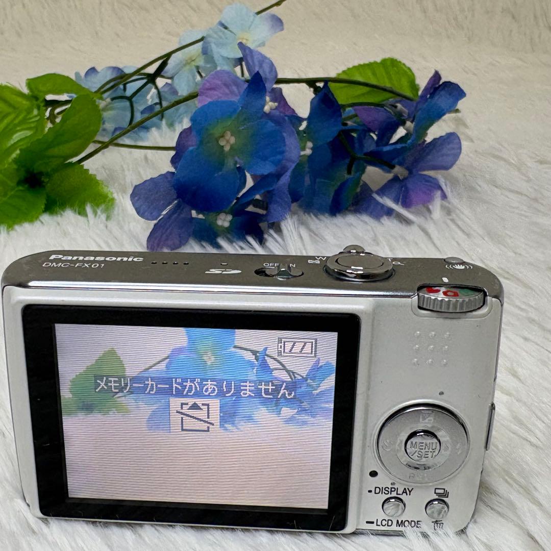 Panasonic カメラ　LUMIX DMC-FX01 ホワイト コンデジ