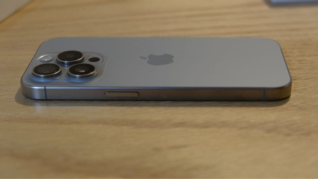 iPhone 15 Pro ナチュラルチタニウム 256GB 箱付き