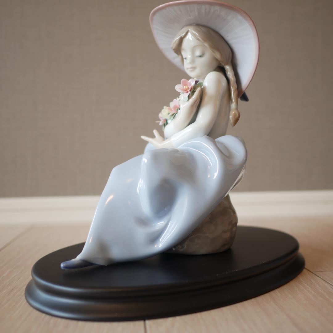 【リヤドロ・LLADRO】　花の香りにつつまれて　01005862