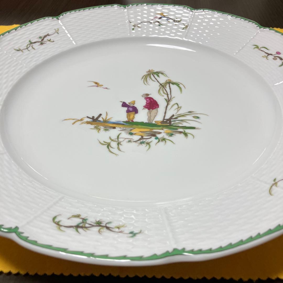 廃番品レイノー社のリモージュ陶磁器、色彩豊かな人物と鳥の絵柄の大皿 、32センチ