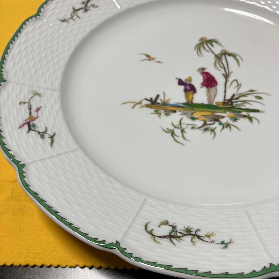 廃番品レイノー社のリモージュ陶磁器、色彩豊かな人物と鳥の絵柄の大皿 、32センチ