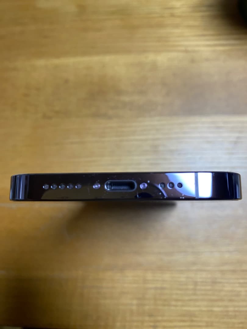 Apple iPhone 14 Pro 本体　Magsafeケース付き
