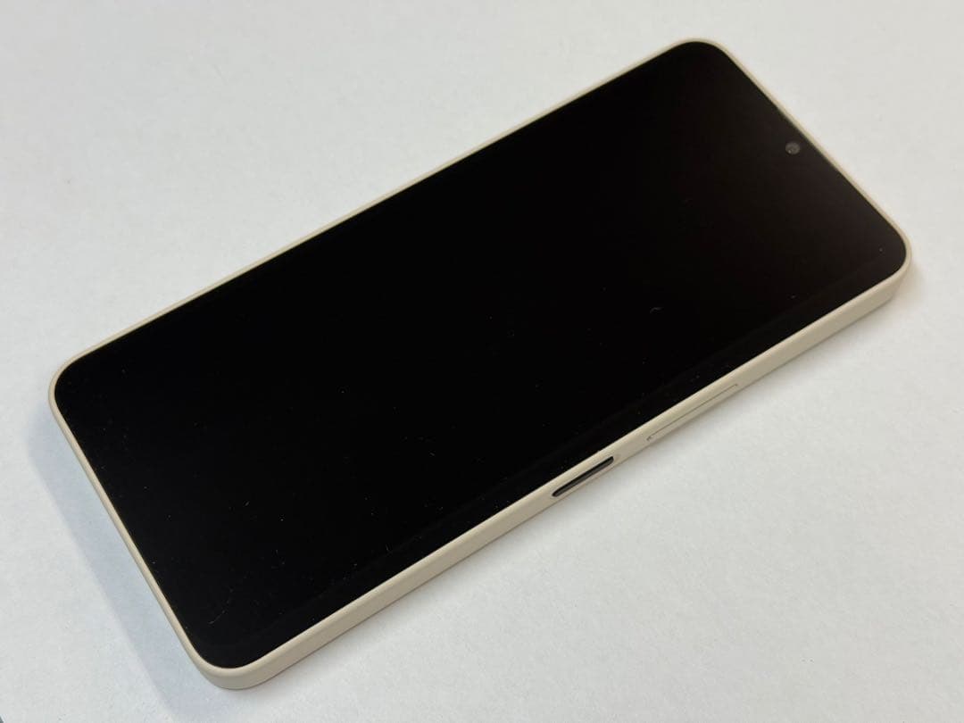 SIMフリー docomoモデル AQUOS wish4 SH-52E ホワイト