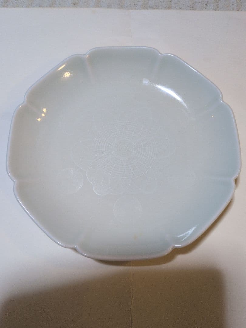 足立育朗氏の形態入り食器 味来皿