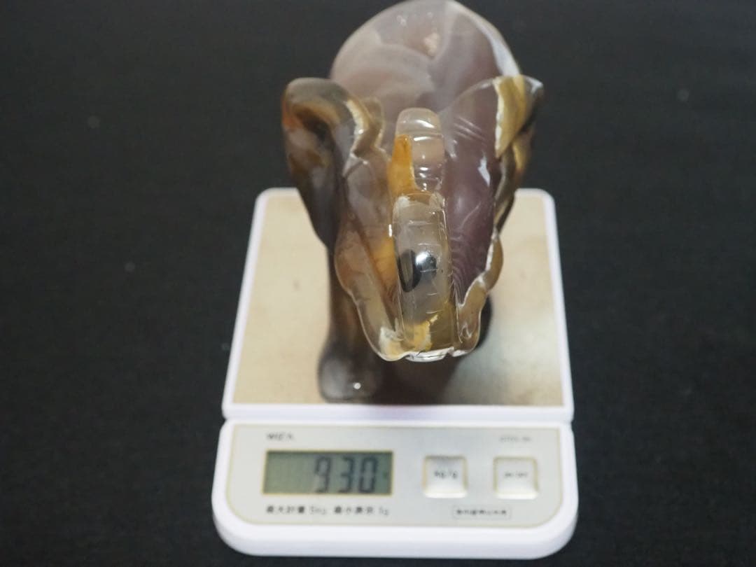 瑪瑙とアゲート製の象の彫刻