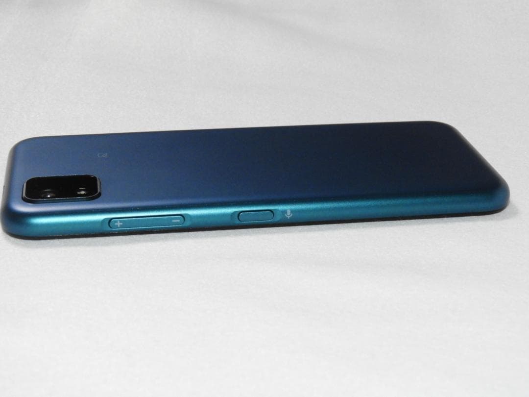 美品 KYOCERA かんたんスマホ3 A205KC グリーン SIMフリー