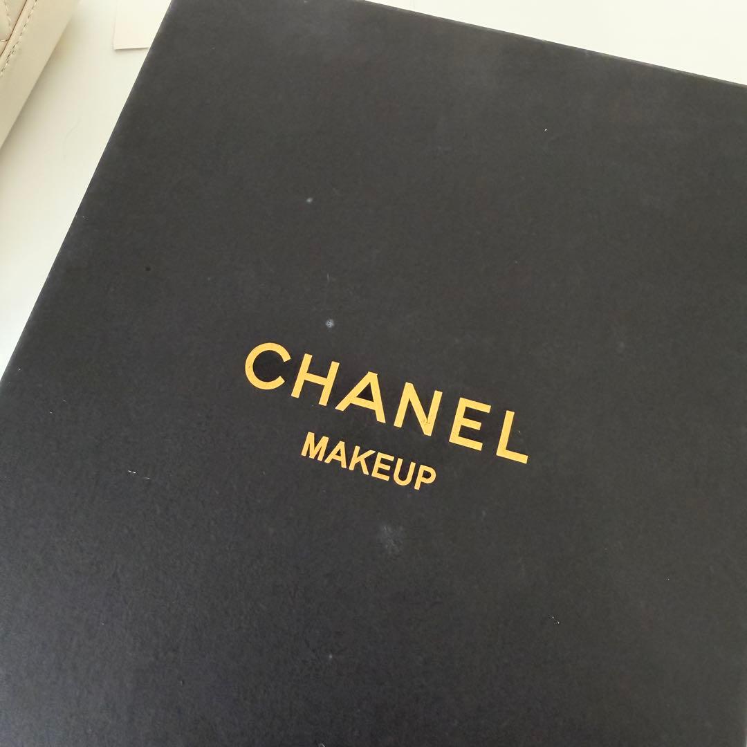 CHANEL ショルダーバッグ　シャネル　VIP 非売品　ホワイト　限定