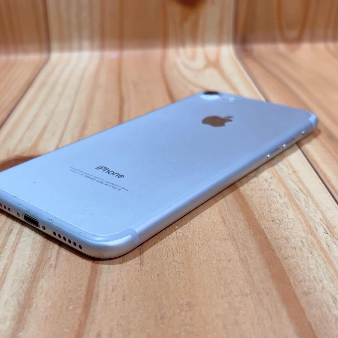 SIMフリー 本体 iPhone 7 32 GB シルバー 053 J 電池良好
