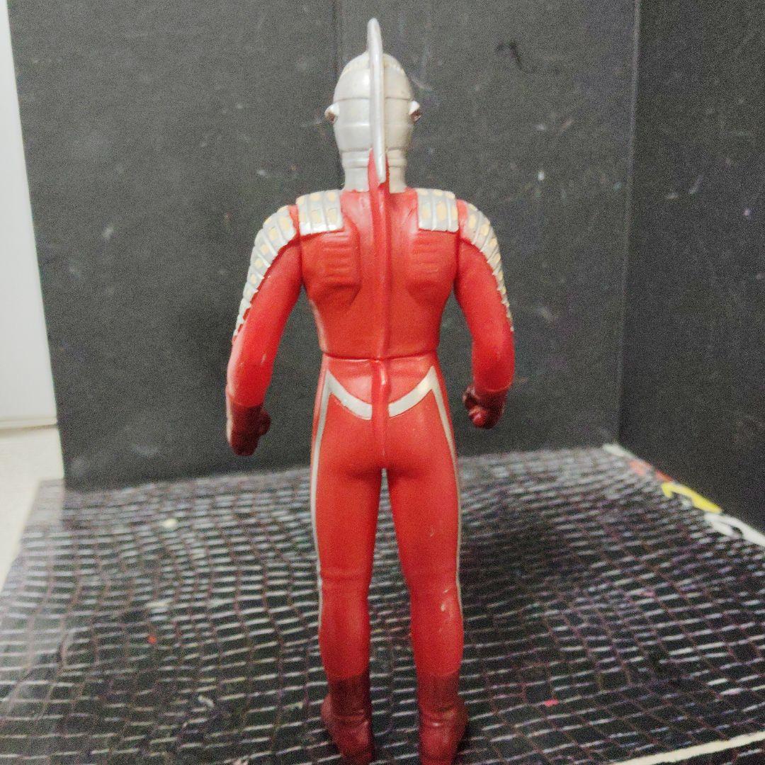 2/28日迄特価ウルトラ怪獣旧型絶ソフビユートム.メトロン.セブン（リアル塗装）