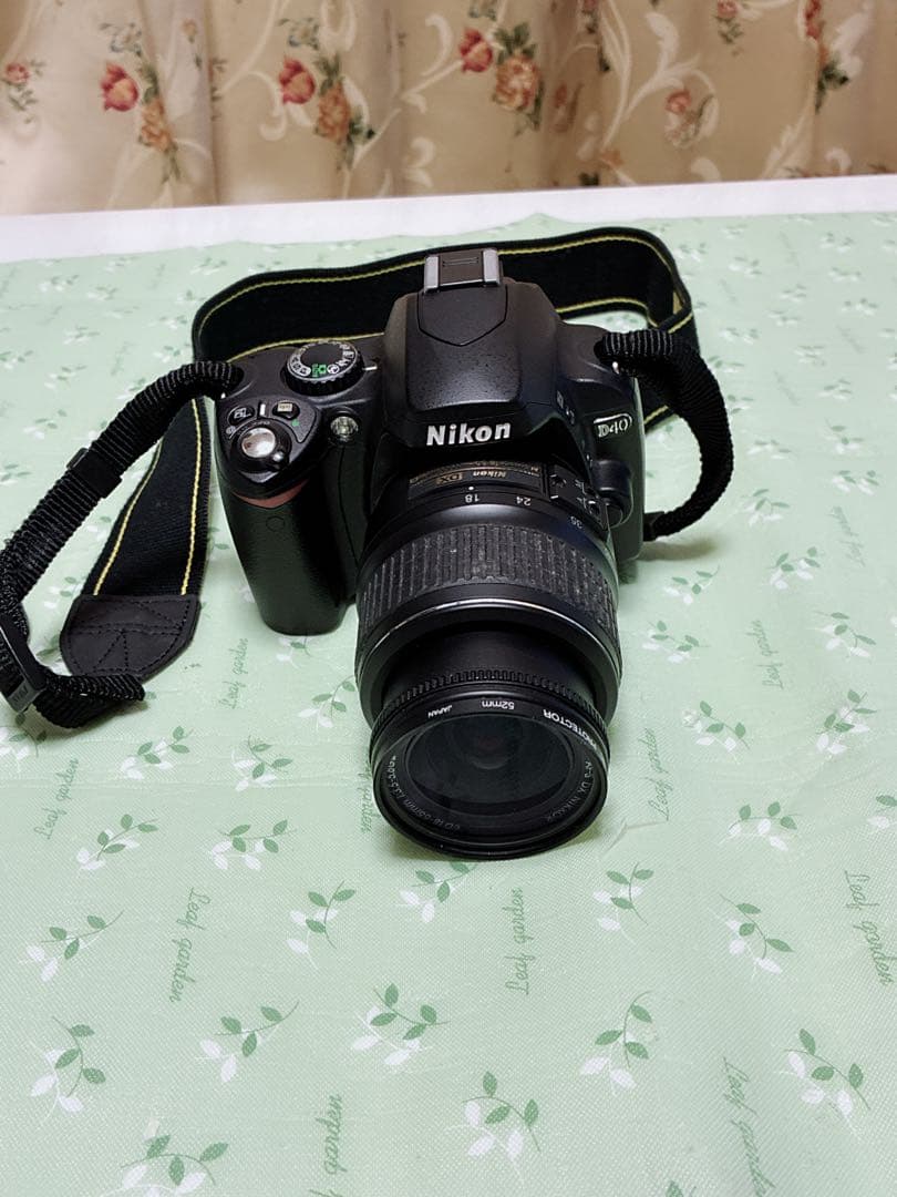 ニコンNikon D40デジタル一眼レフカメラ　レンズAF-S18-55mm