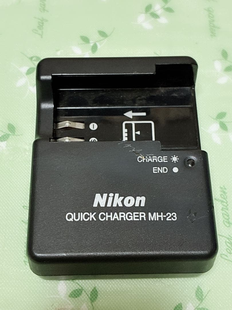ニコンNikon D40デジタル一眼レフカメラ　レンズAF-S18-55mm