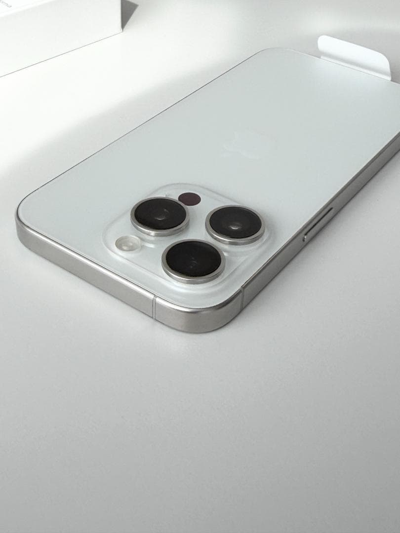 Apple iPhone15Pro 256GB ホワイトチタニウム SIMフリー