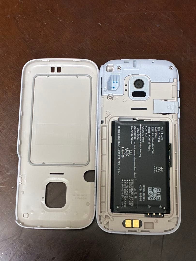 docomo らくらくフォン ホワイト 本体