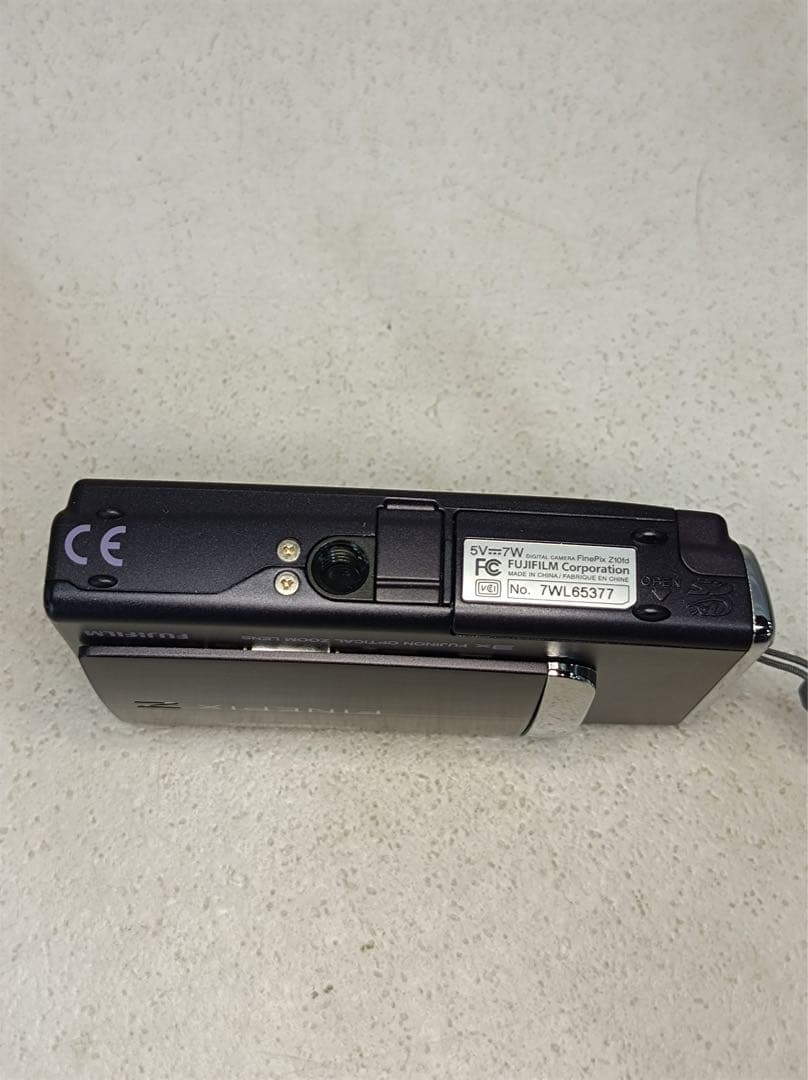 八5645【美品】フジフィルム　デジタルカメラ　Z10fd