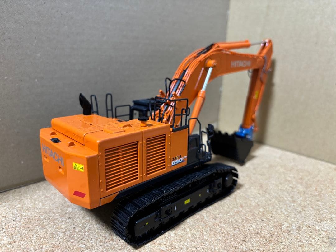 ミニカー HITACHI ZX690 1/50