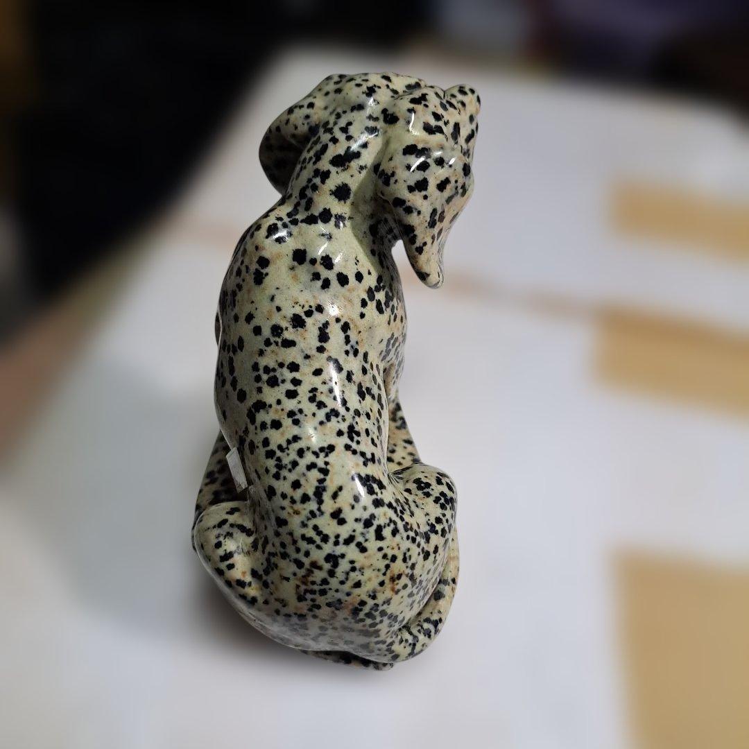 犬の石製置物 クリーム色と黒の斑点 約10cm　大幅値下げ