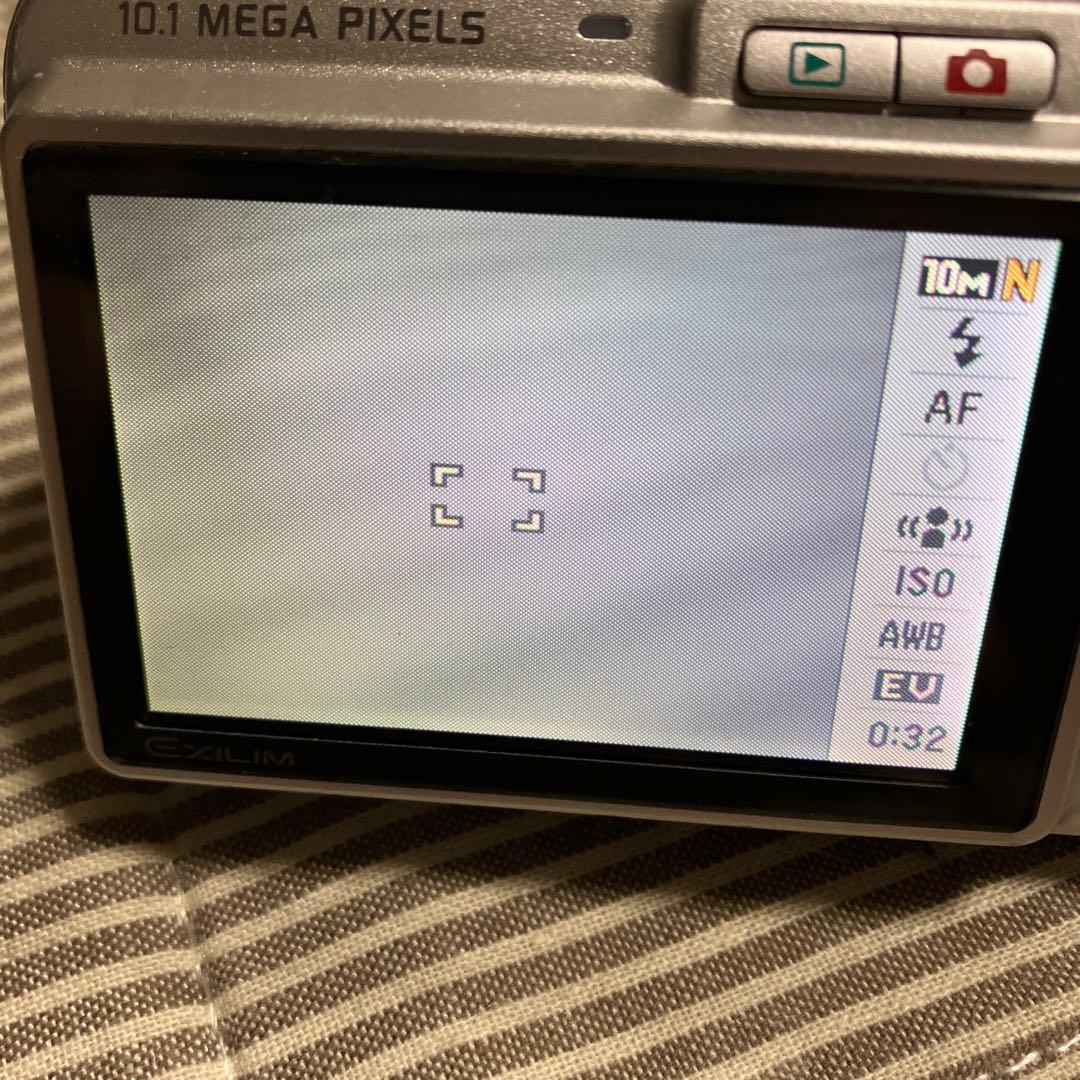 CASIO コンパクトデジタルカメラ　EX-Z1050 ※カメラ本体のみ出品