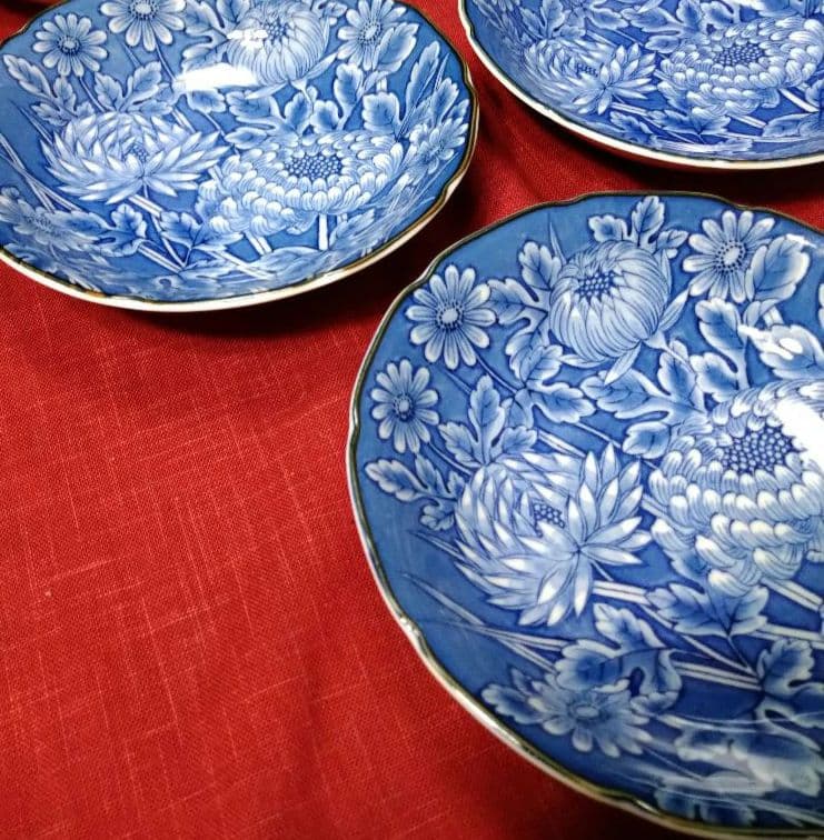 ♣希少なレアヴィンテージ品♥６０年前ヴィンテージ品♥染付菊絵柄有田焼・輪花２中皿