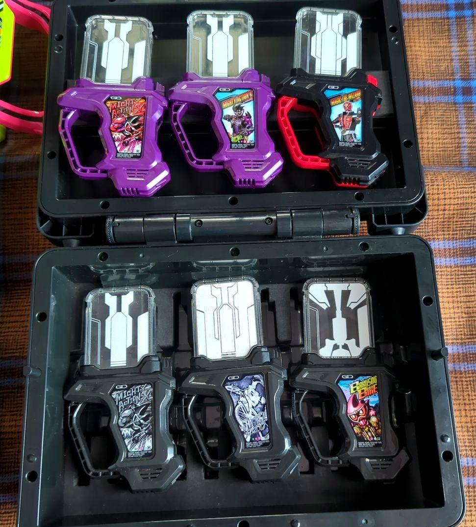 仮面ライダーゲンム　ガシャットケース　ベルト　ガシャットセット