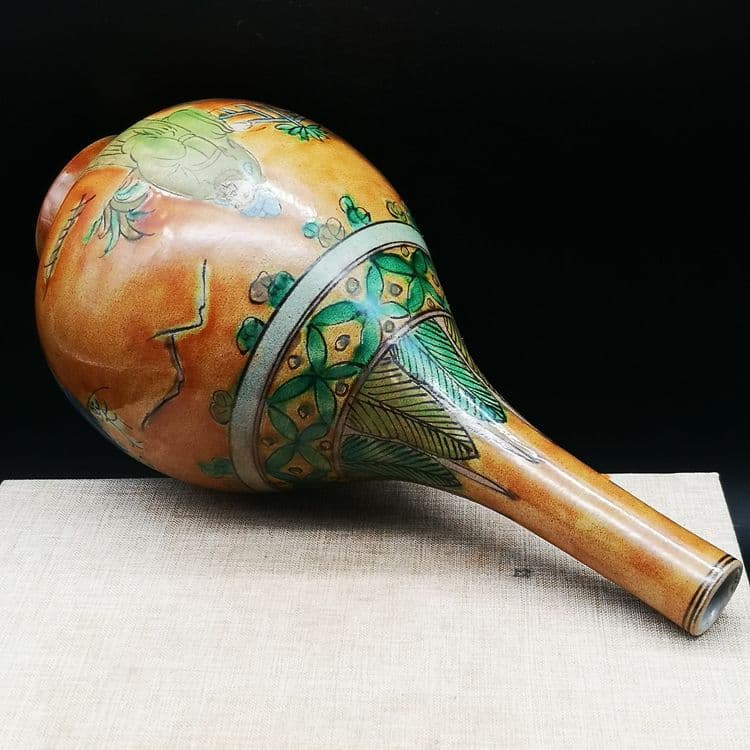 大明万暦素三彩人物胆瓶です  景徳鎮 陶磁器 装飾品 現代工芸品美術品 置物
