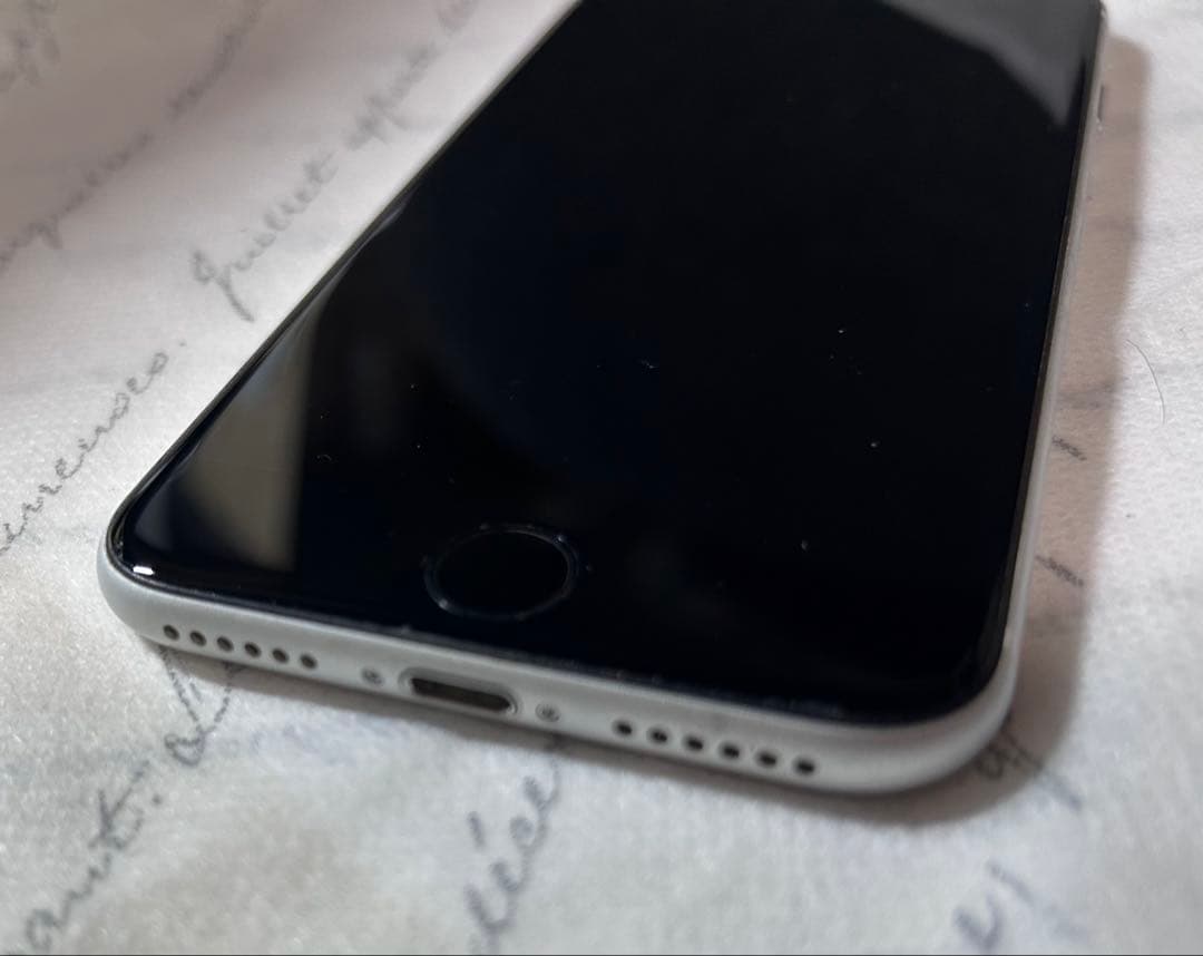 iphone SE 第二世代　USED