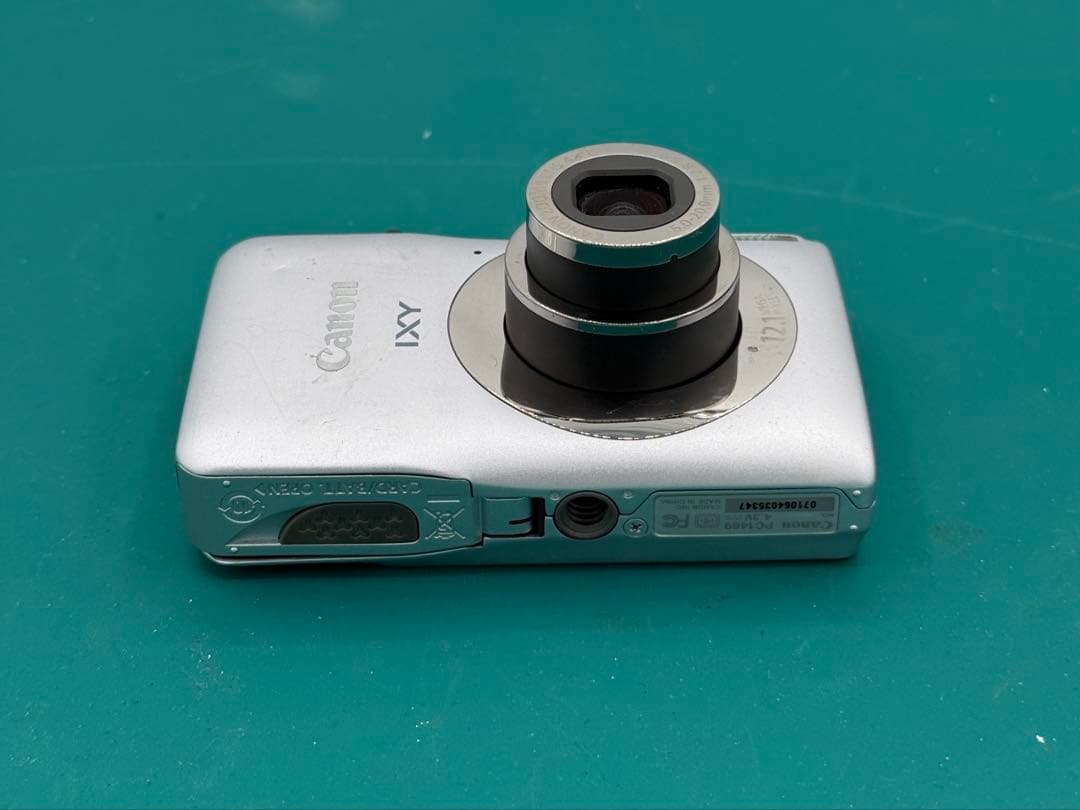 Canon キャノン IXY 200F メモリ2GB カメラ