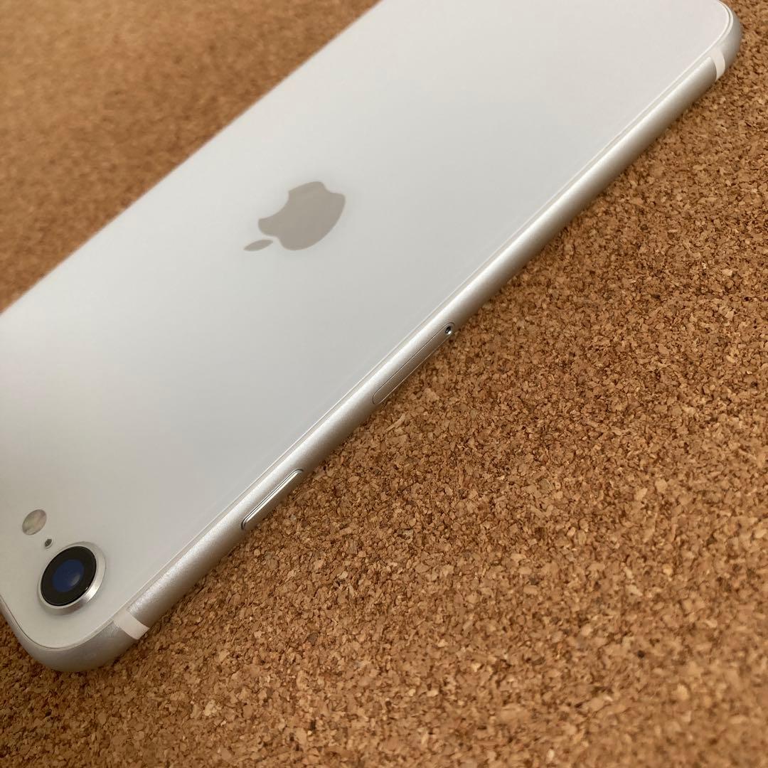 4146【早い者勝ち】美品☆電池新品☆iPhoneSE2 64GB SIMフリー
