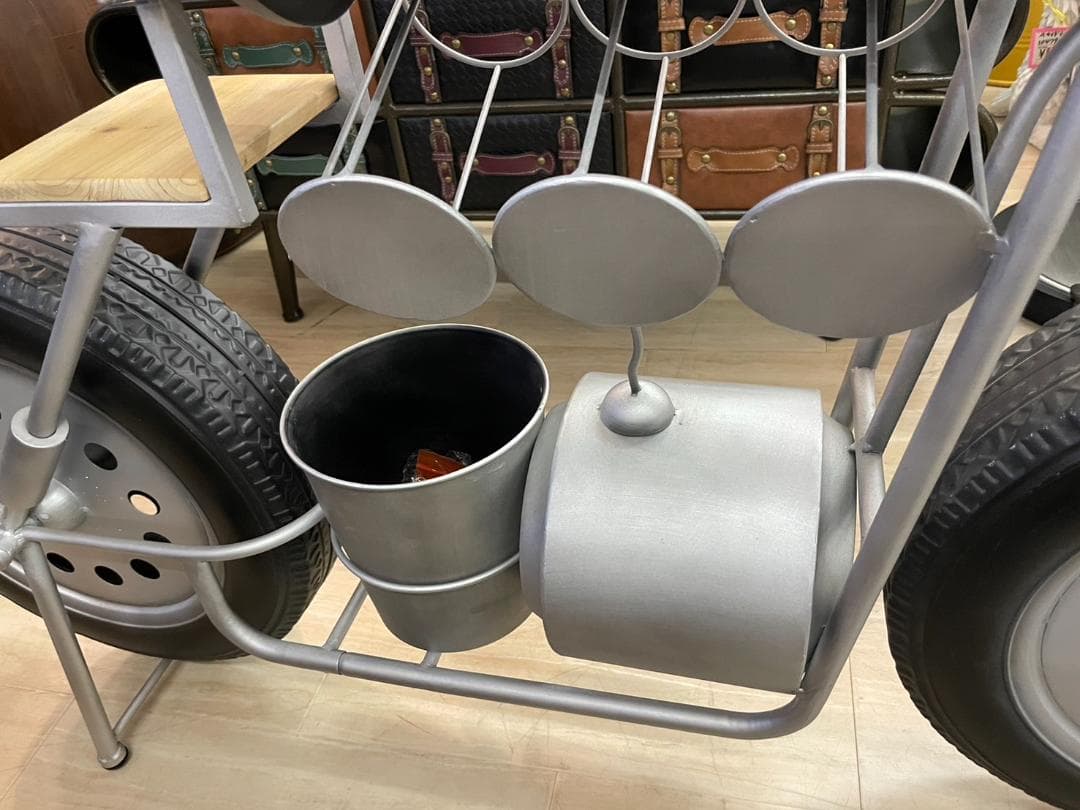 ライト付き　バイク風テーブル　キャビネット　オブジェ　花台　机　ラック　バイク