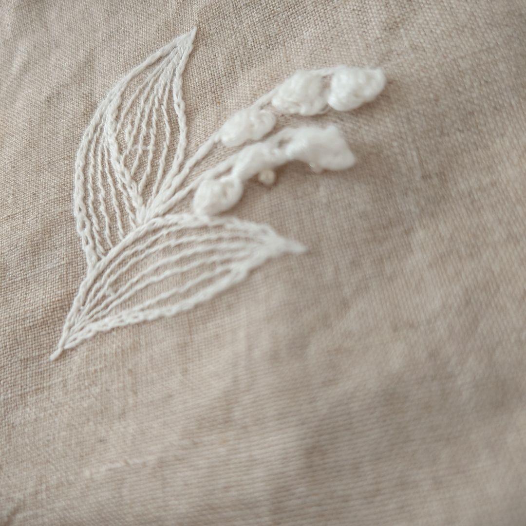 手刺繍入り　リネンクロス/リネンハンカチ【すずらん】