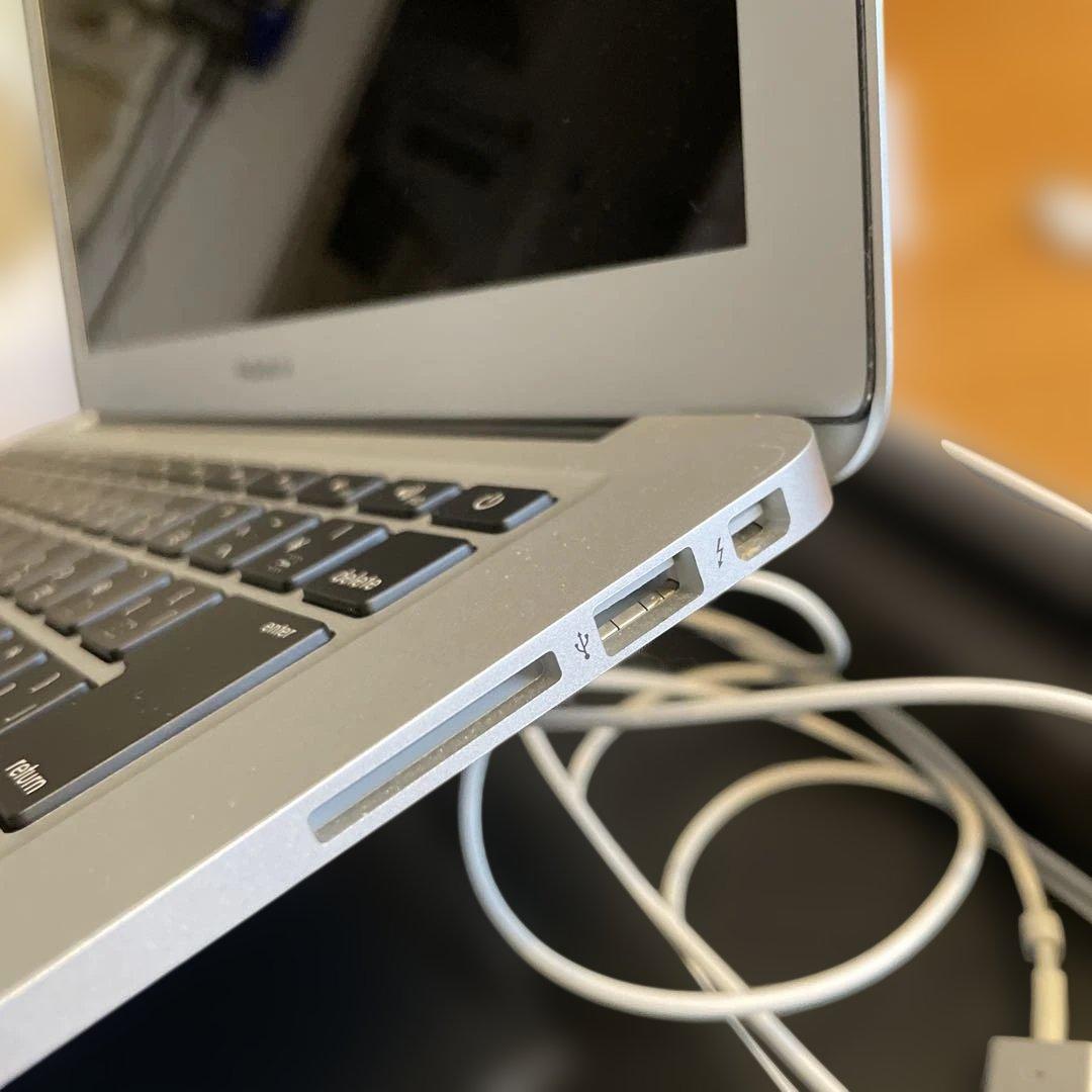 13インチ MacBook Air 8GB 256GB 2017年購入