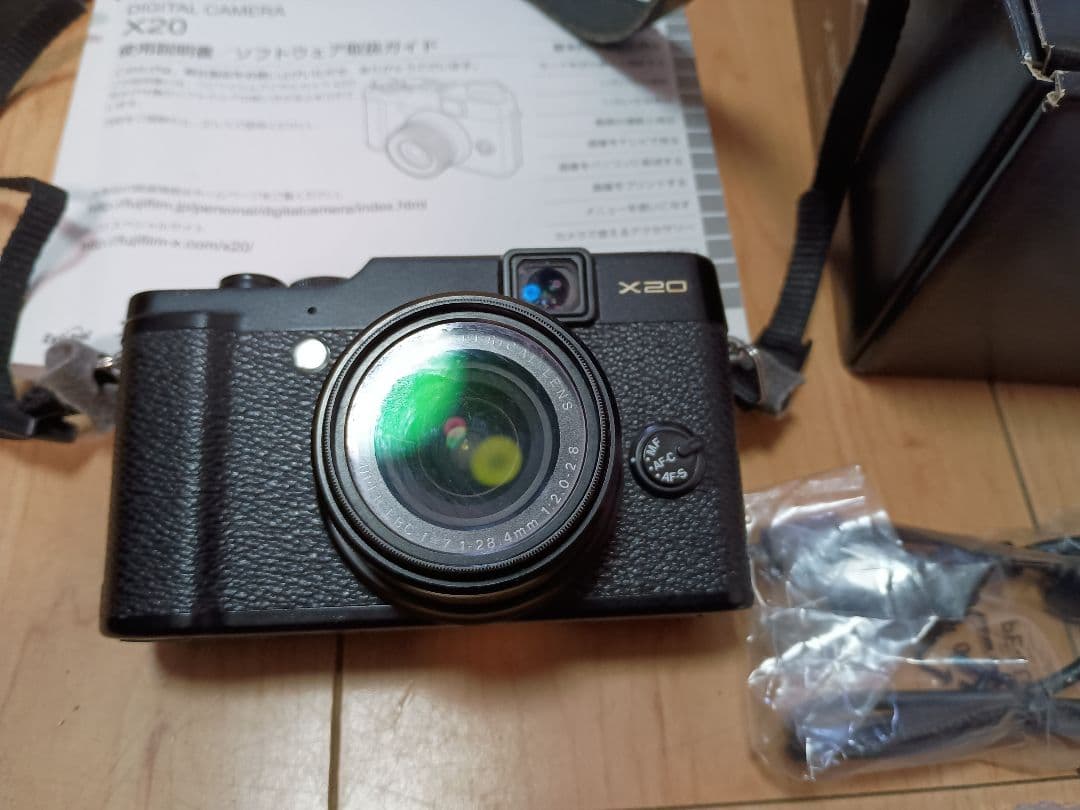 FUJIFILM X20 動作不具合なし　レンズ綺麗　フラッシュok