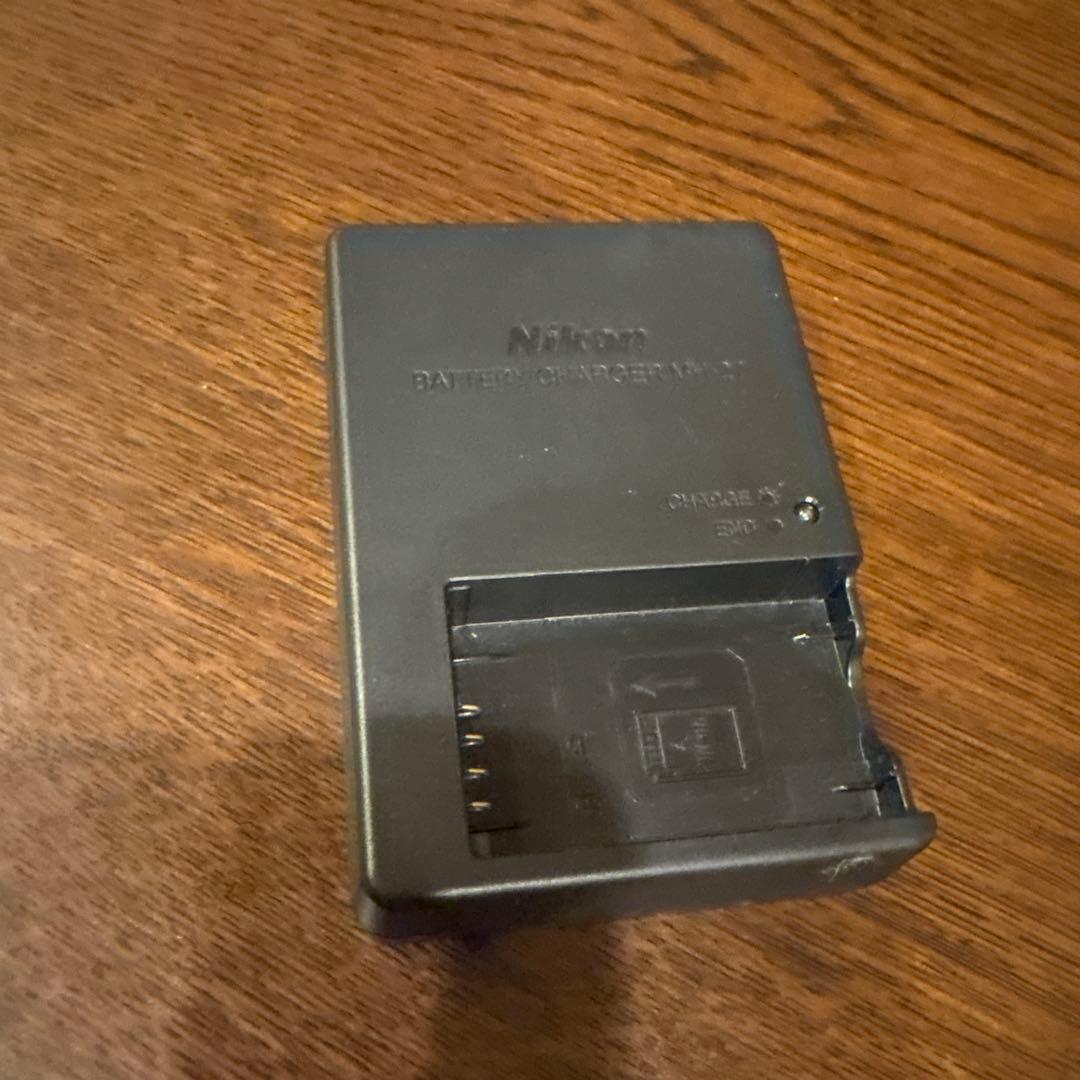 Nikon 1 J1 ホワイト コンパクトデジタルカメラ　ケース付き