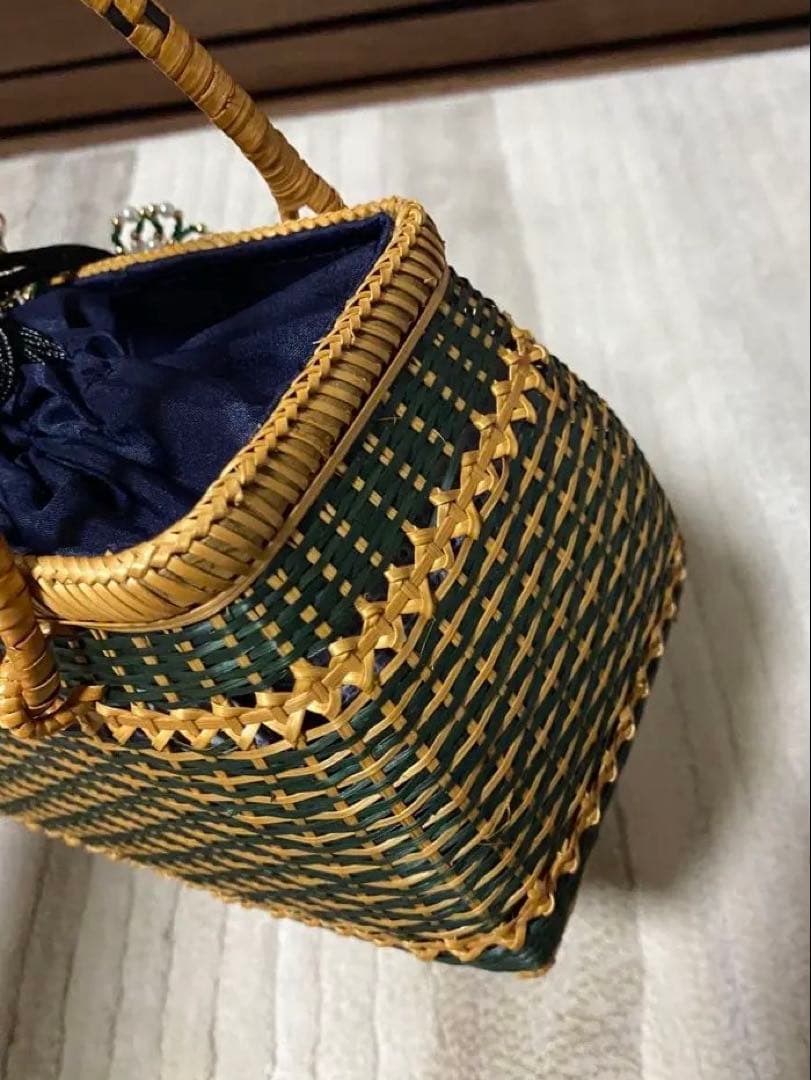 竹籠バッグ工芸品・アンティーク花飾り付き
