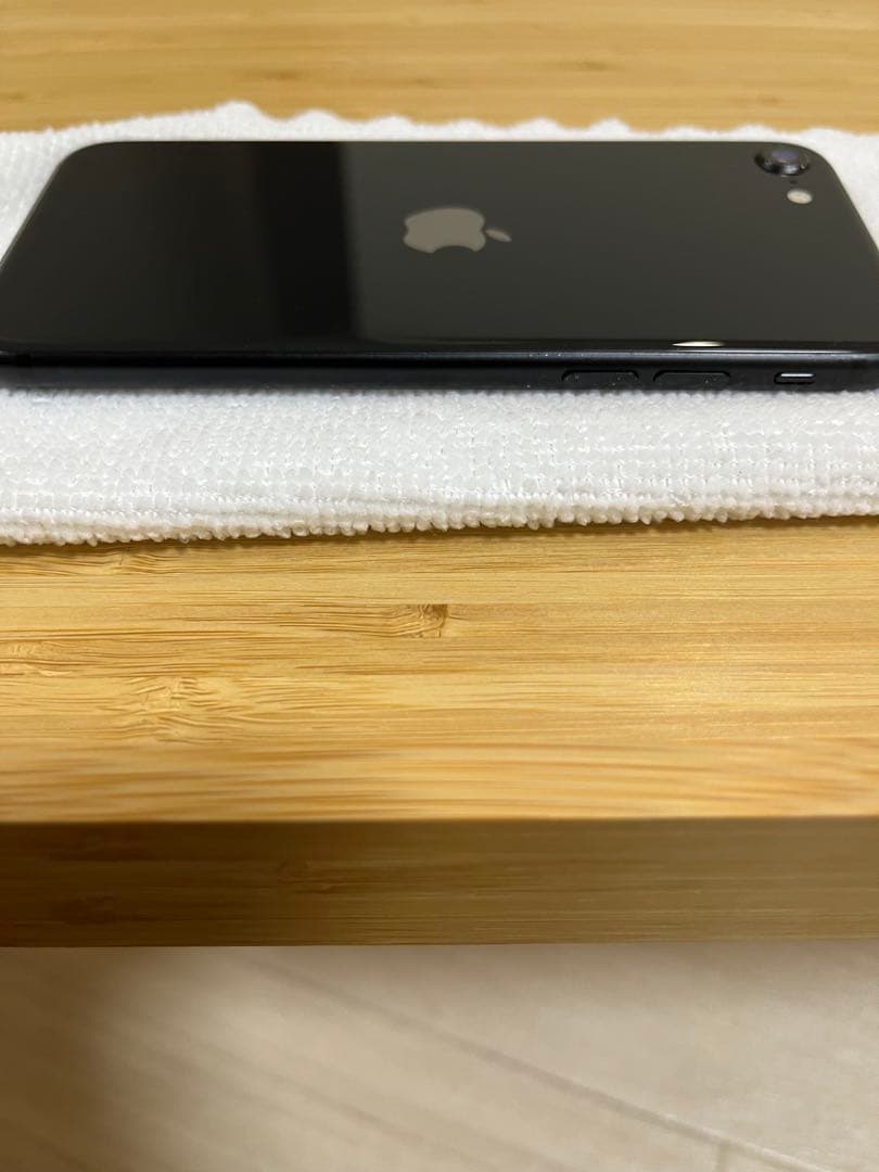 Apple iPhone SE第二世代 本体 ブラック64G