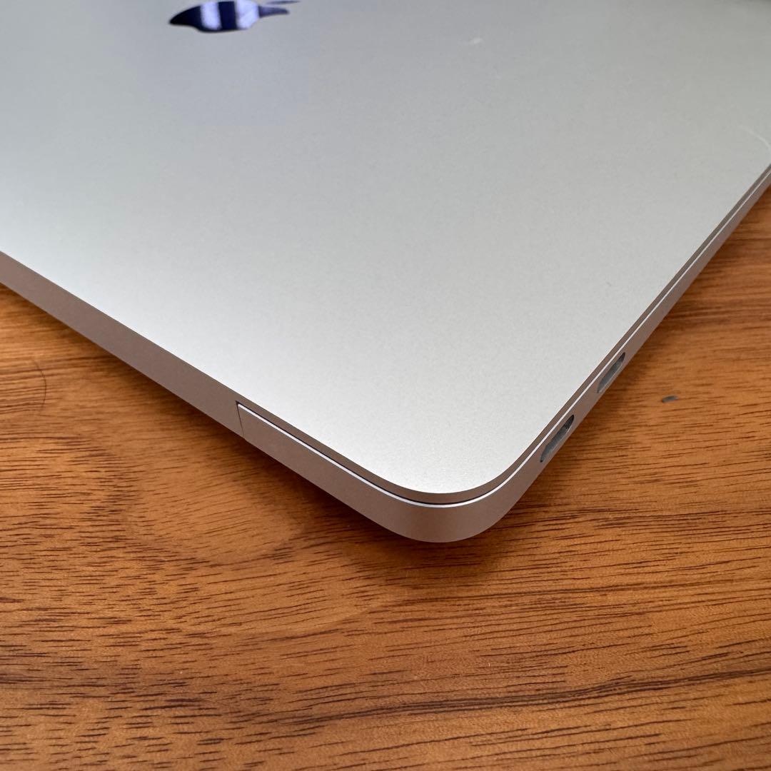 MacBook Air 13インチ　M1 チップ シルバー