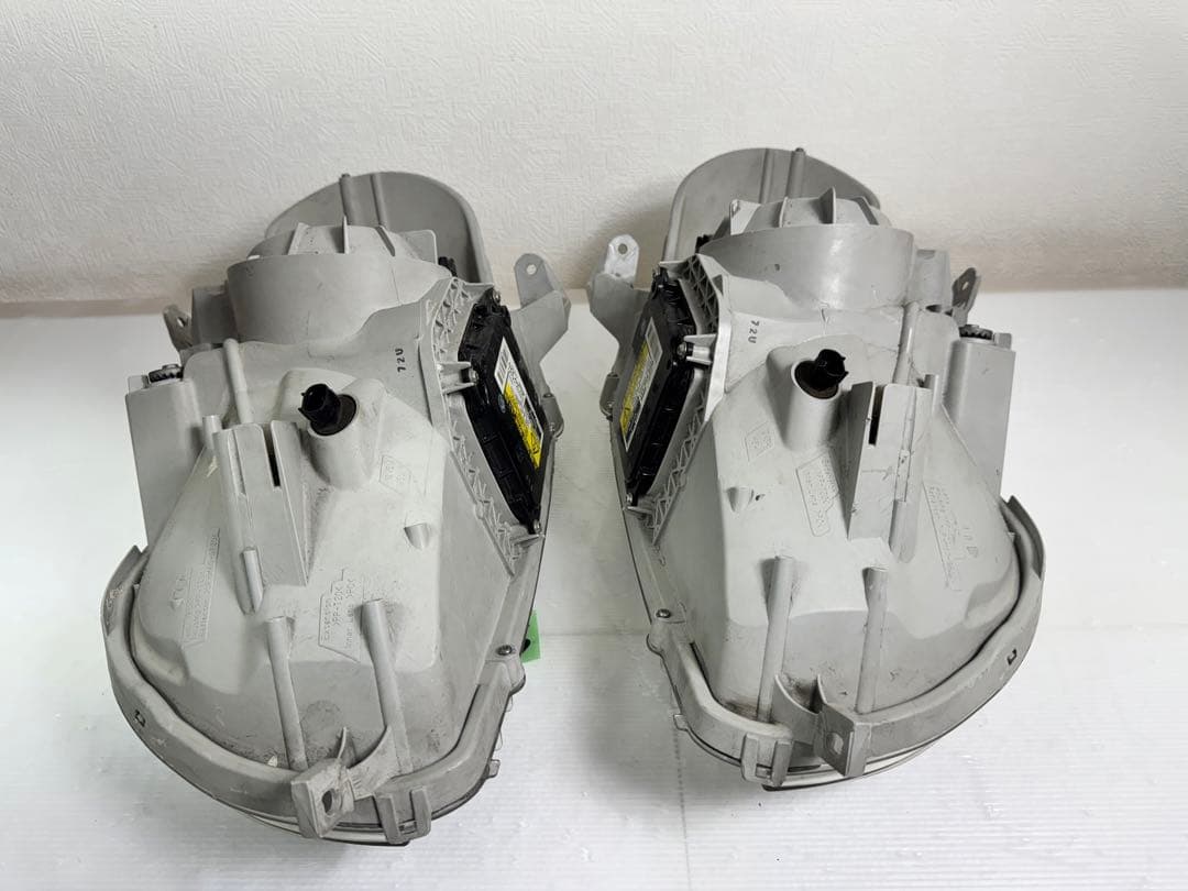 美品 ポルテ　NNP11　NHP1　前期　ヘッドライト　左右