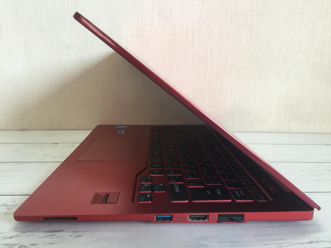 富士通 LIFEBOOK UH90/L 14型 超薄型/Office/Win11