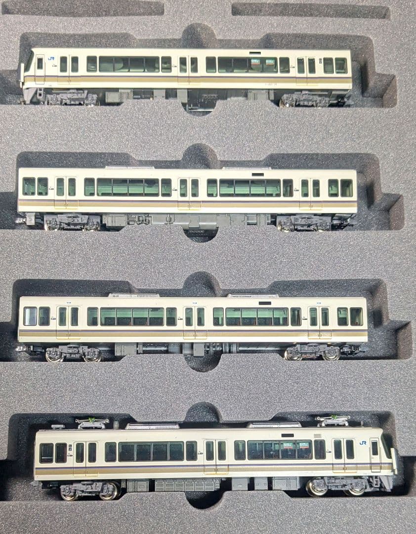 KATO 221系リニューアル車 嵯峨野線 (霜取りパンタ搭載編成) 4両セット